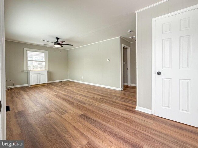 Building Photo - 17 Gene Ave