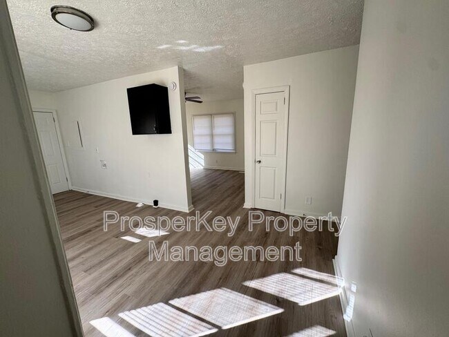 Photo - 4211 Searcy St