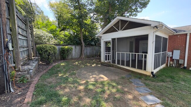 Photo - 1805 Luther St