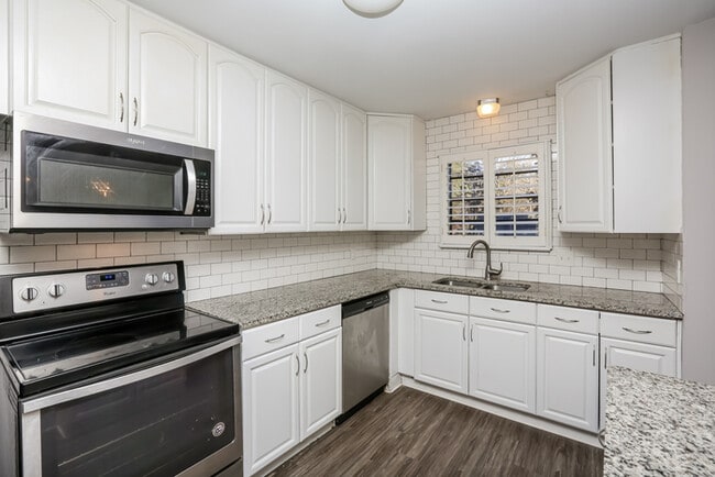 Photo - 218 Shenandoah Rd N