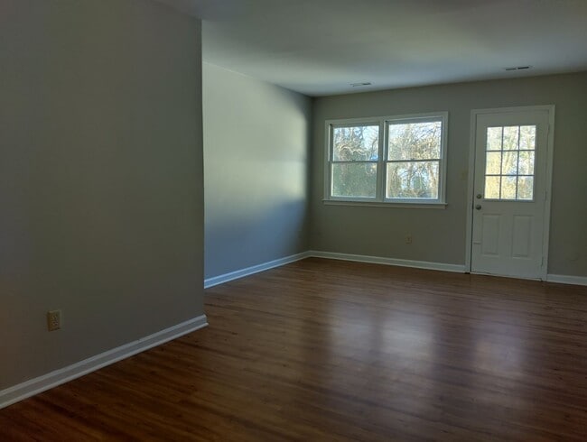 Photo - Newly Renovated 2bd/1ba apartment Unit 7524 Backcorner Dr ( 62)