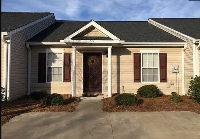 Building Photo - Beautiful Home