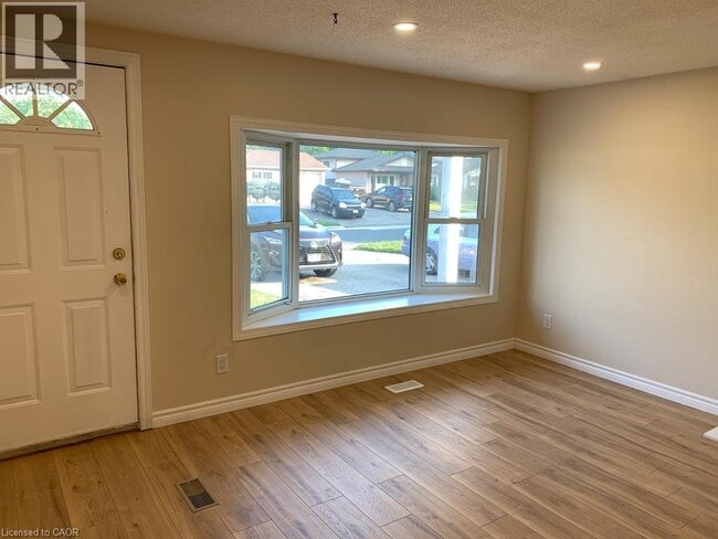 Photo - 86 Belwood Crescent
