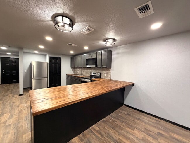 Photo - 4 bed 4 bath close to South plains college!