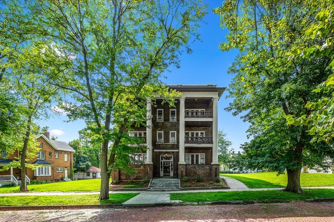 Building Photo - 107 NE Roanoke Ave