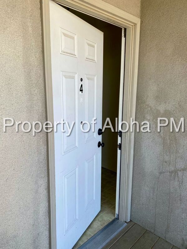 Photo - 1047 W Pine Ave