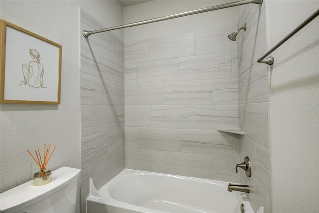 Building Photo - 2815 Torrey Pines Dr