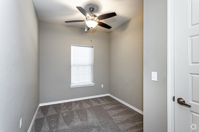 2BR, 2BA - 1120SF