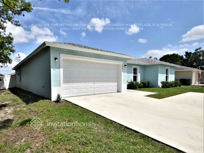 Building Photo - 1021 SE Airoso Blvd Rental