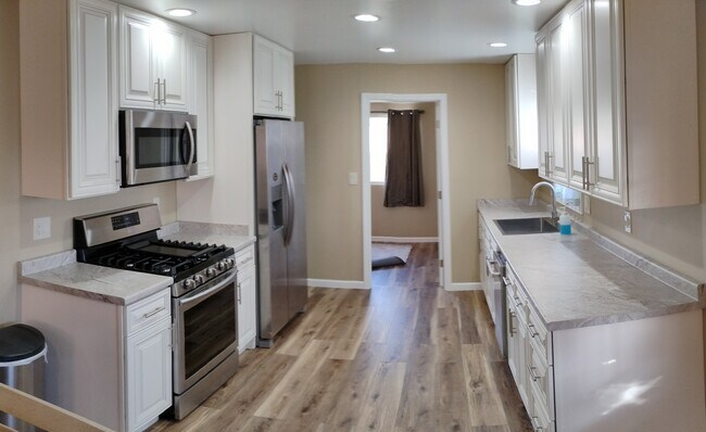 Photo - 158 N 6th St