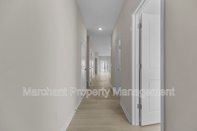 Photo - 211 Backstay Ln