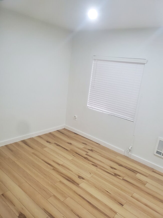 Building Photo - 5409 S Warner St Unit #2