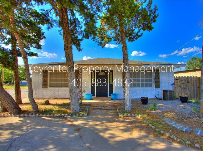 Building Photo - 3615 SW 12th St