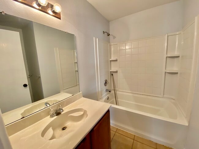 Guest bath - 8014 Stowe Springs Ln