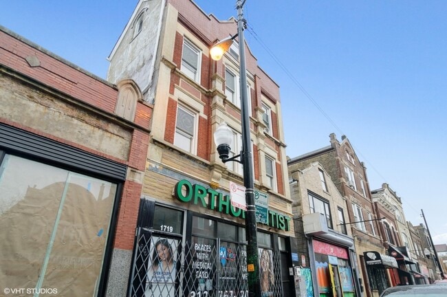 Building Photo - 1719 W 18th St Unit 2R