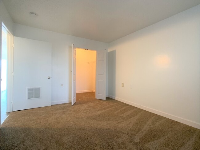 2BR, 1BTH - 850 SF