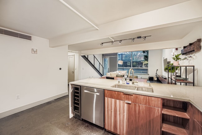 Photo - 3104 Western Ave Unidad 108