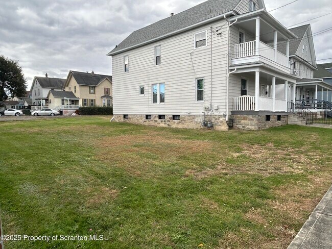 Photo - 729 W Locust St