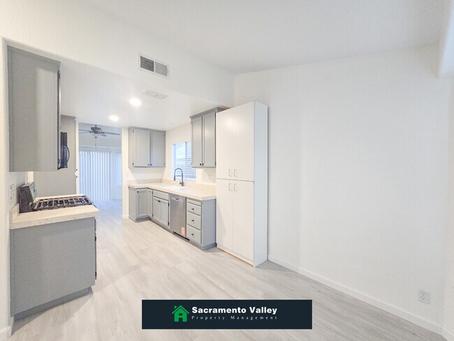 Photo - 6916 Shady Woods Way