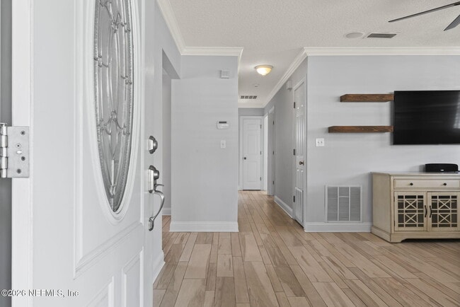 Photo - 618 8th Ave N