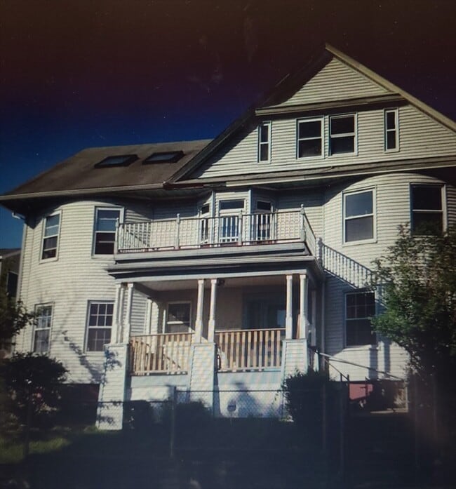 Building Photo - 11 Greenbrier St Unit 1 Rental