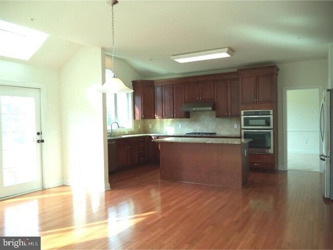 Photo - 2804 Hoffs Way