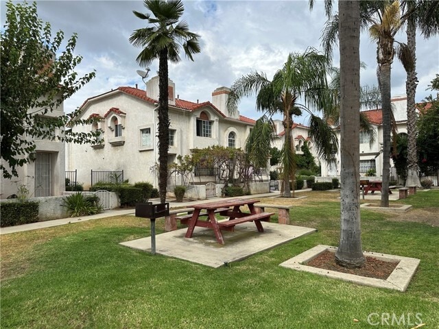 Building Photo - 886 S Dudley St Unit L Rental