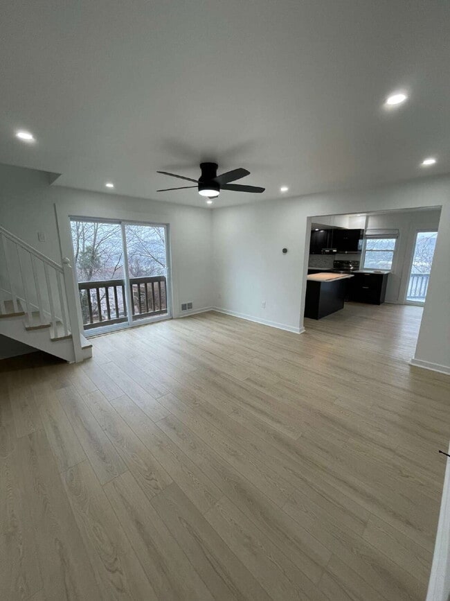 Photo - 107 Shoup St