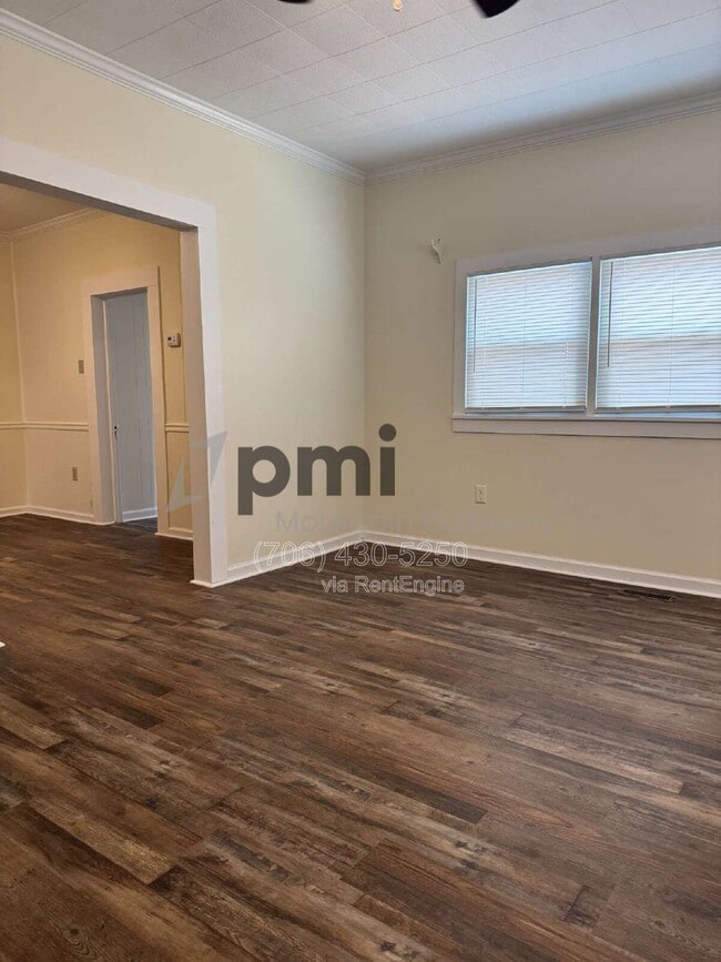 Photo - 319 Oak Ave