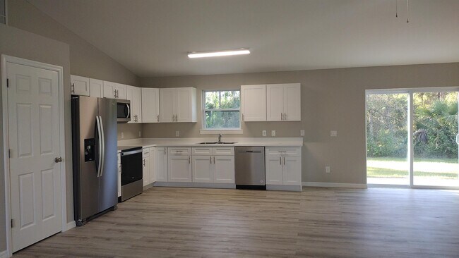 Photo - 1252 County St E