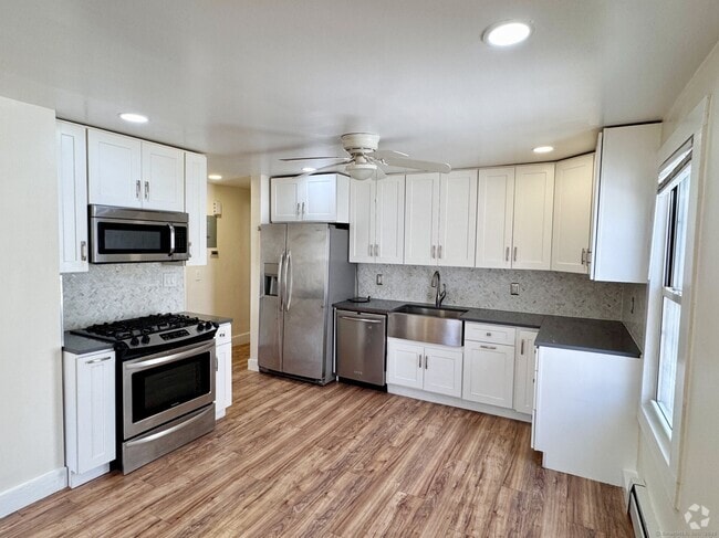 Building Photo - 45 Whiting Ave Unit 2 Rental