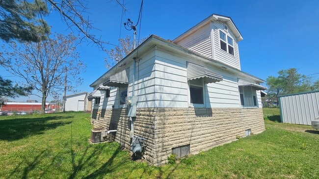Photo - 102 E 4th St