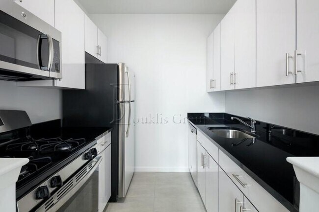 Photo - 3 bedroom in NEW YORK NY 10006 Unit 12