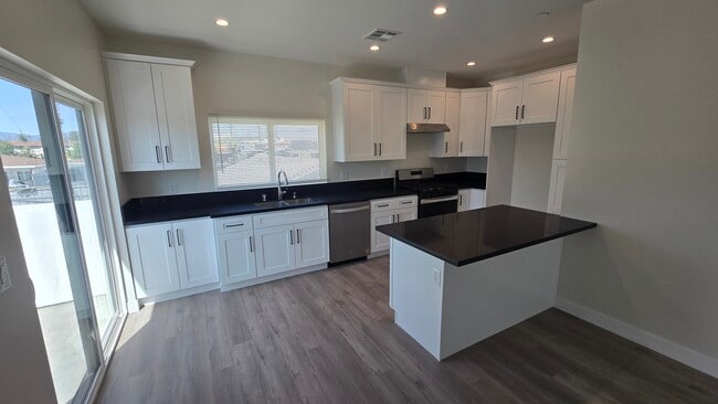 Photo - 6722 Simpson Ave