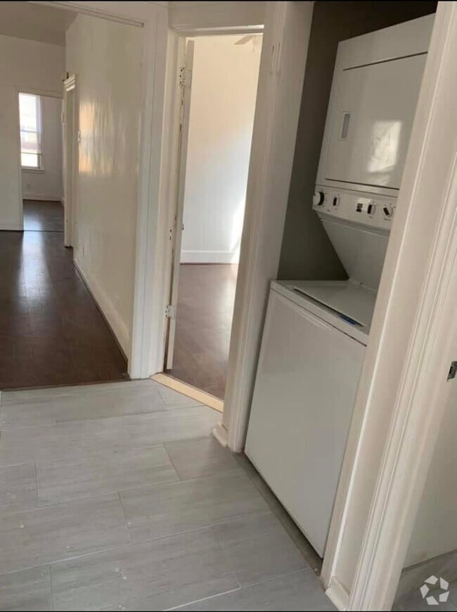 Building Photo - 385 Woodlawn Ave Unit 2 Rental