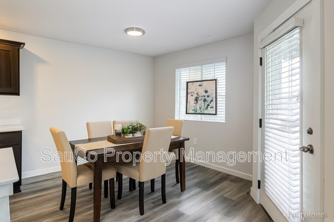 Photo - 2564 Hawthorne St