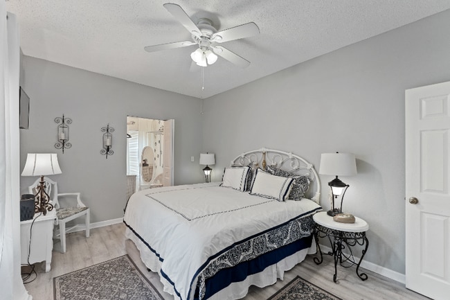 Photo - 914 8th St N