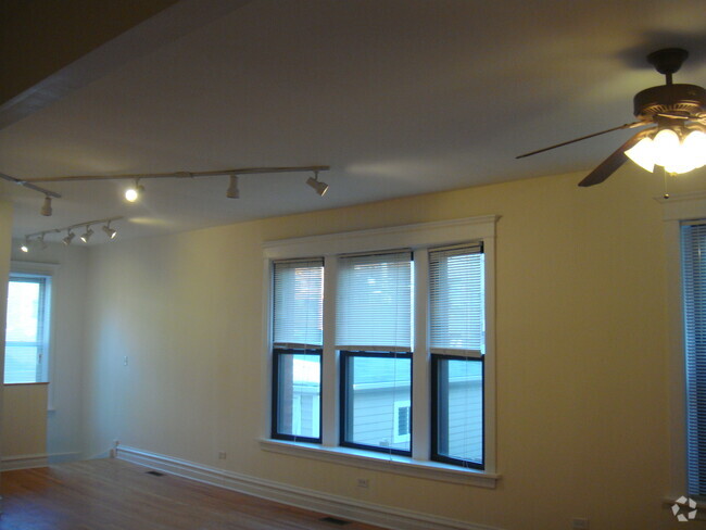 Building Photo - 5211 N Glenwood Ave Unit 1F Rental