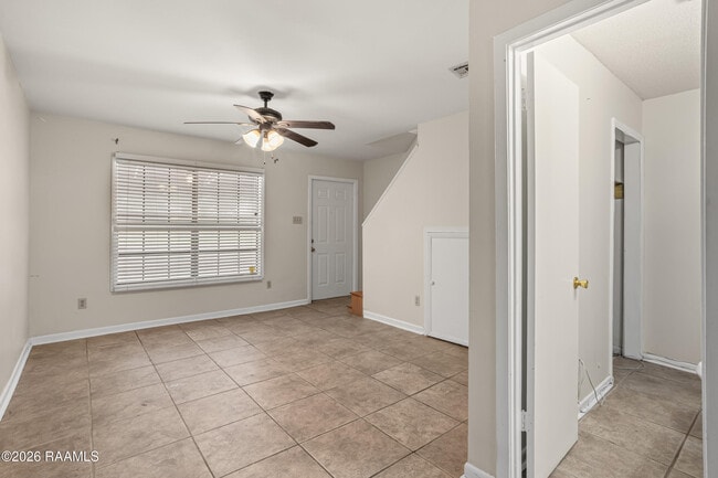 Photo - 115 Woodworth Ln