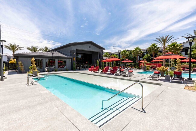 Enjoy lazy afternoons by the water - SW