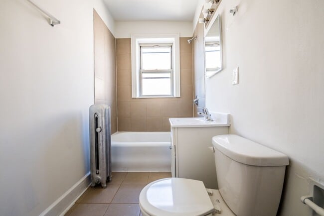 Photo - 6705 S Michigan Chicago, IL 60637