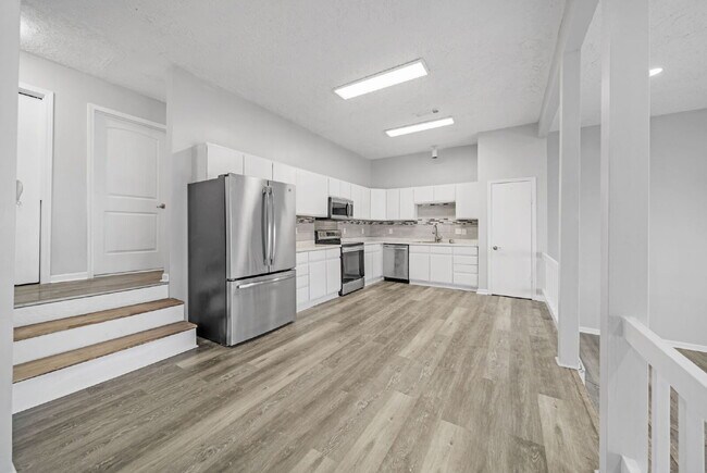 Photo - Experience the ultimate in lakefront lifes...