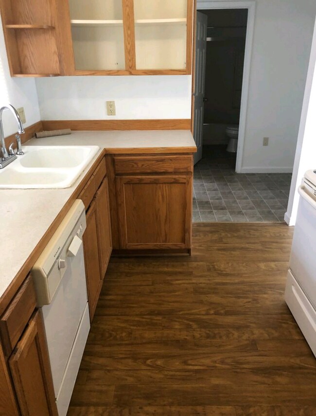 Photo - 822 NE Ford St