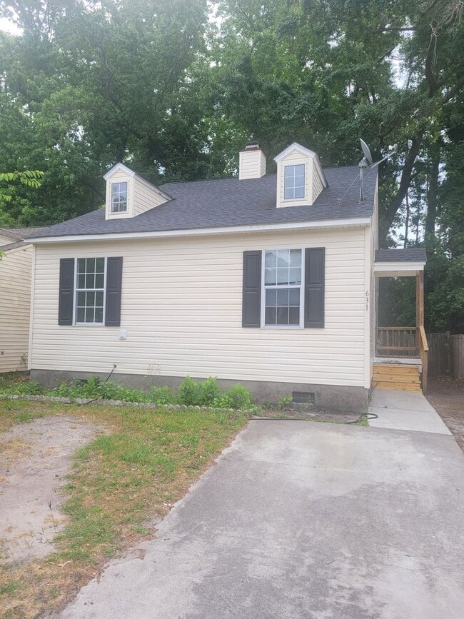 Building Photo - 3 bedroom 2 bath home located in mid -Wilmington area