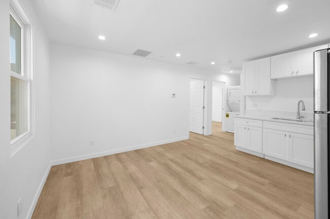 Photo - 309 N Catalina Ave Unit 4