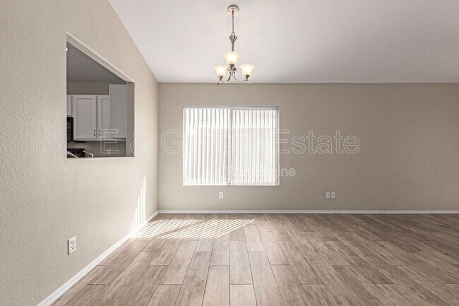 Photo - 1522 S Dove St