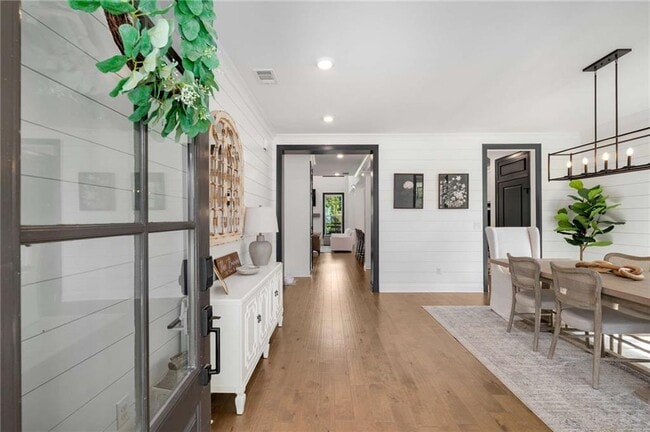 Photo - 520 Walden Glen Ln