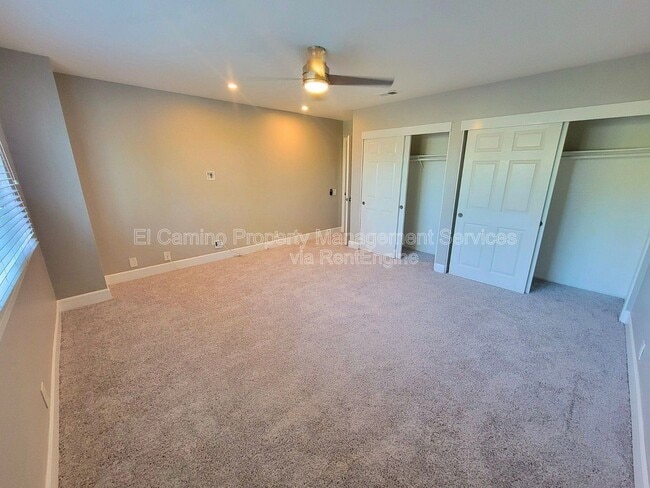 Photo - 1728 Lake St