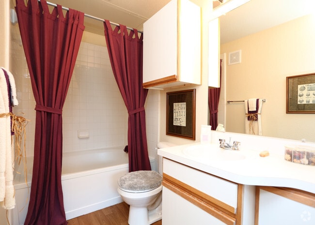 2BD,2BA - 1067 SF