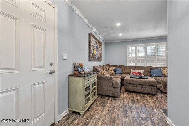 Photo - 114 Wellington Pl